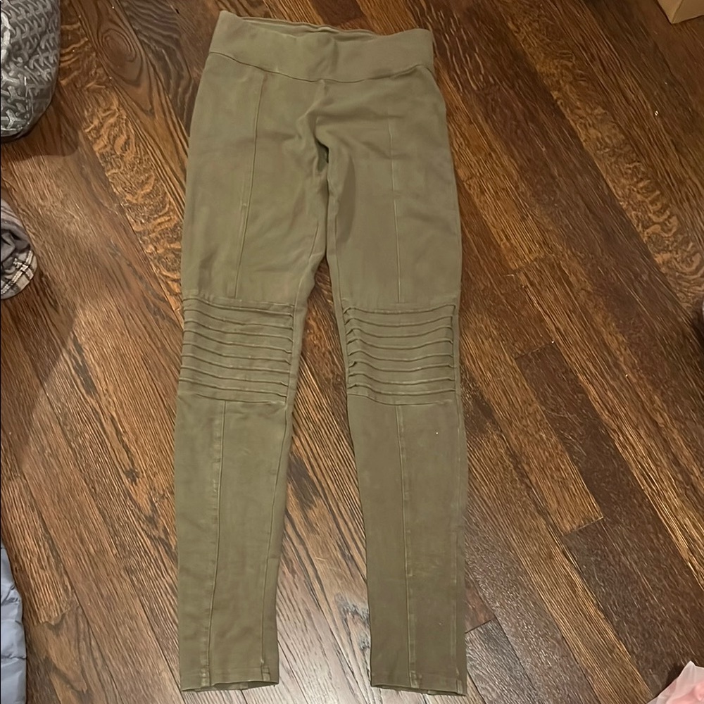 ABOUND Chic Olive Moto Leggings XS the combination of fabrics for flexibility